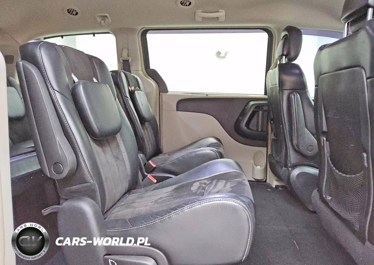 2015 Chrysler Town & Country Limited VIN:2C4RC1JG0FR742221 - 11
