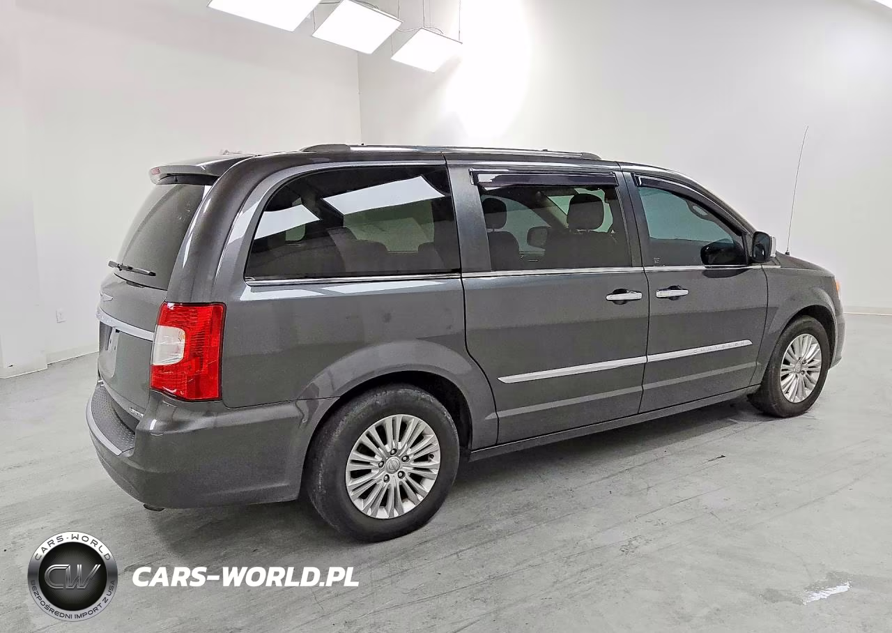 2015 Chrysler Town & Country Limited VIN:2C4RC1JG0FR742221 - 3