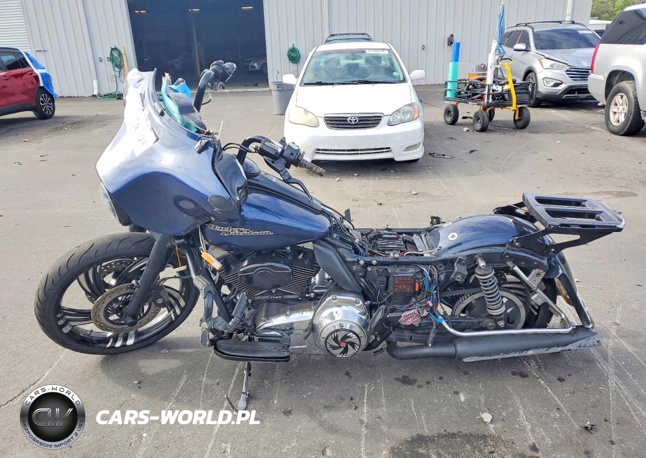 2012 Harley-Davidson Flhx Street Glide VIN:1HD1KBM13CB687012 - 3
