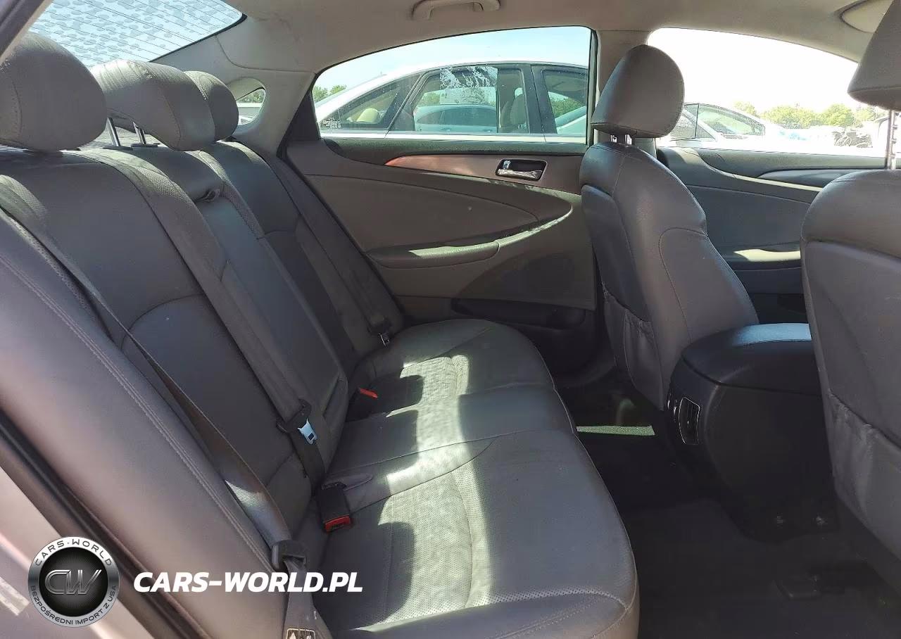 2012 Hyundai Sonata Hybrid Base VIN:KMHEC4A45CA056600 - 10