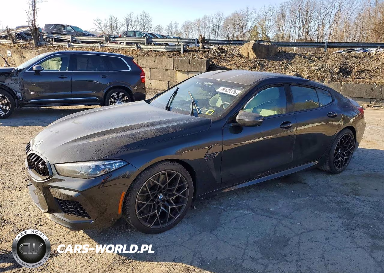 2022 BMW M8
