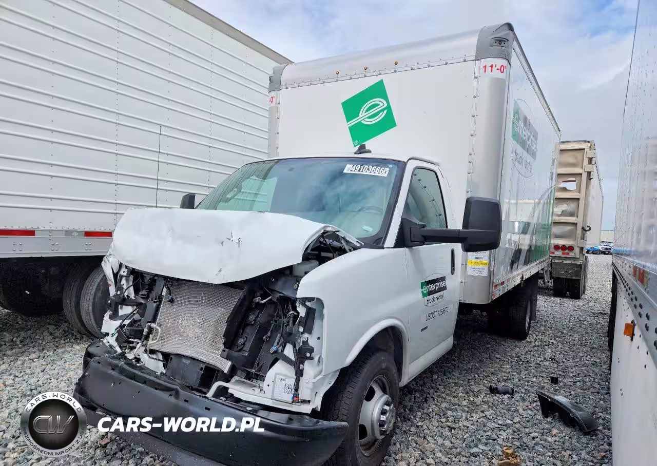 2025 Chevrolet Express Box Truck