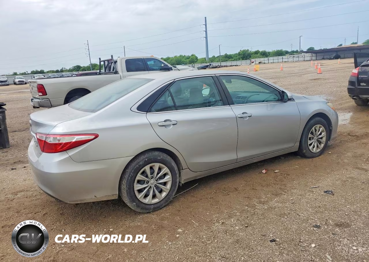 2016 Toyota Camry Le VIN:4T4BF1FK9GR517131 - 3
