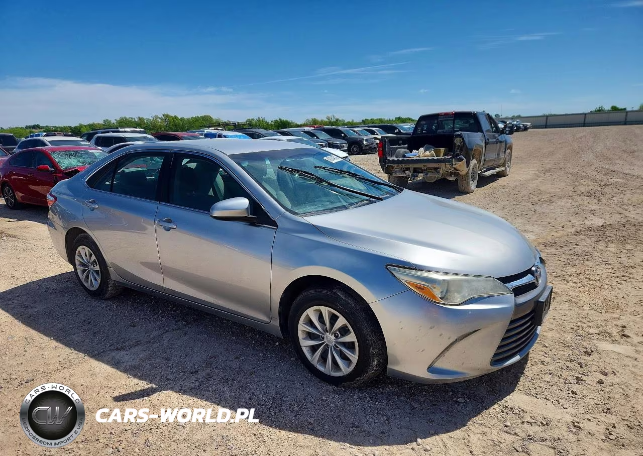 2016 Toyota Camry Le VIN:4T4BF1FK9GR517131 - 4