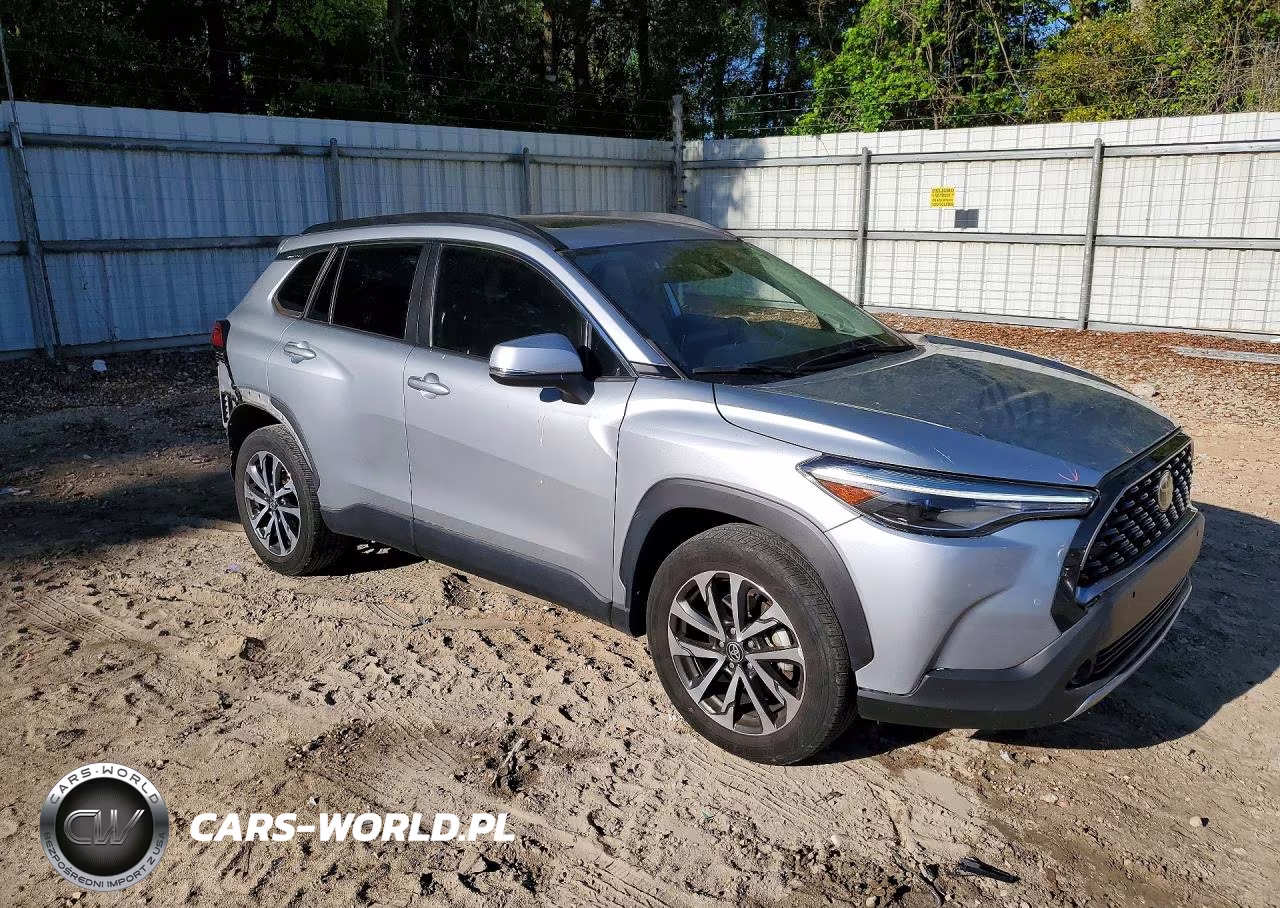 2022 Toyota Corolla Cross Xle VIN:7MUDAAAGXNV033825 - 4