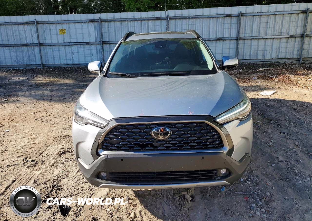 2022 Toyota Corolla Cross Xle VIN:7MUDAAAGXNV033825 - 5