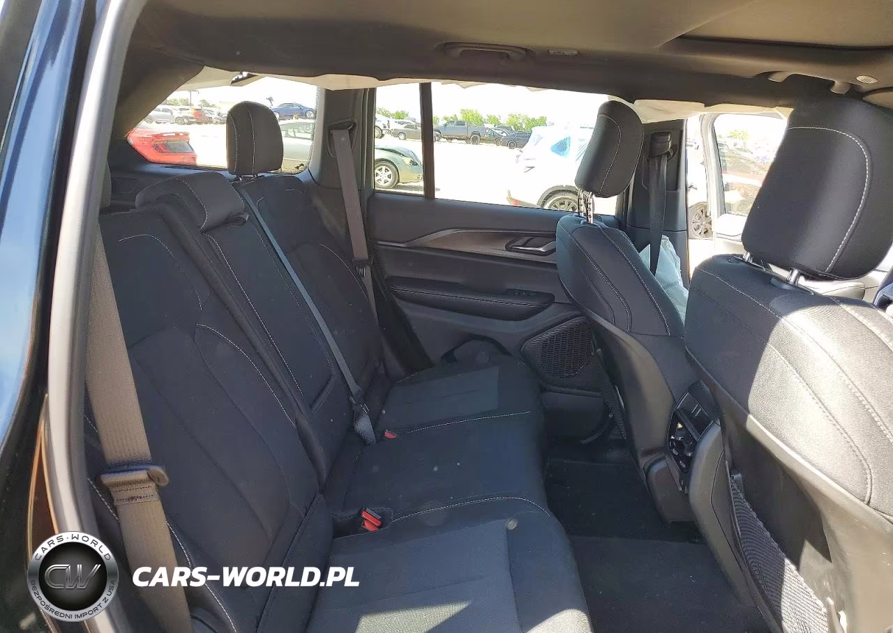 2025 Jeep Grand Cherokee Laredo VIN:1C4RJGAG8SC305417 - 10