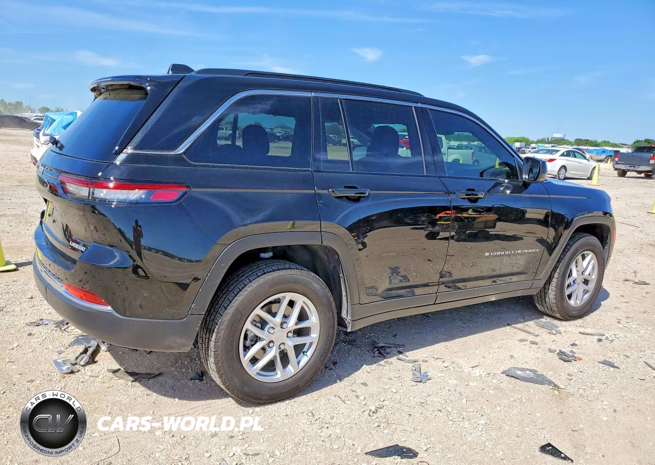 2025 Jeep Grand Cherokee Laredo VIN:1C4RJGAG8SC305417 - 3
