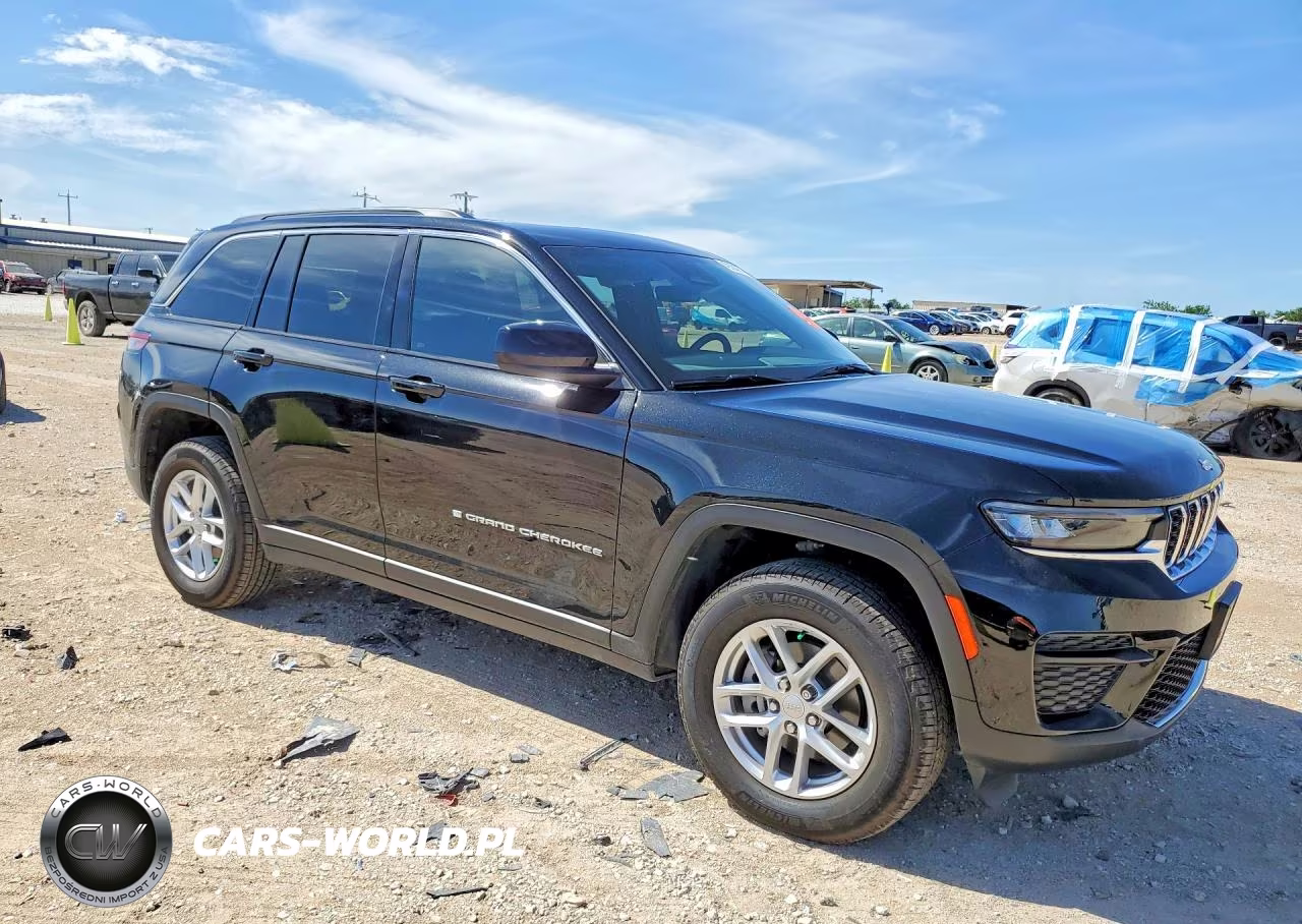 2025 Jeep Grand Cherokee Laredo VIN:1C4RJGAG8SC305417 - 4