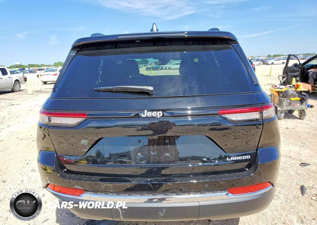 2025 Jeep Grand Cherokee Laredo VIN:1C4RJGAG8SC305417 - 6