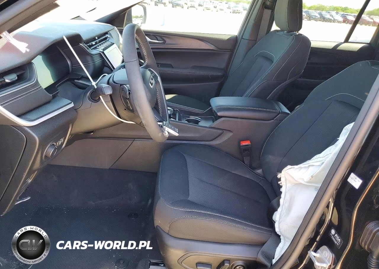 2025 Jeep Grand Cherokee Laredo VIN:1C4RJGAG8SC305417 - 7