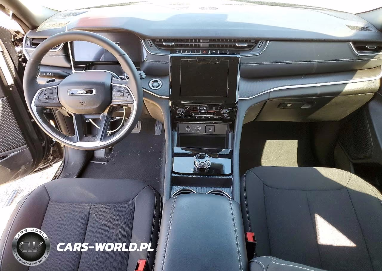 2025 Jeep Grand Cherokee Laredo VIN:1C4RJGAG8SC305417 - 8