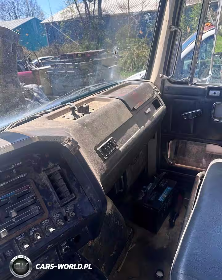 1993 White-GMC Conventional Wg VIN:4V2JCBLFXPR821861 - 9