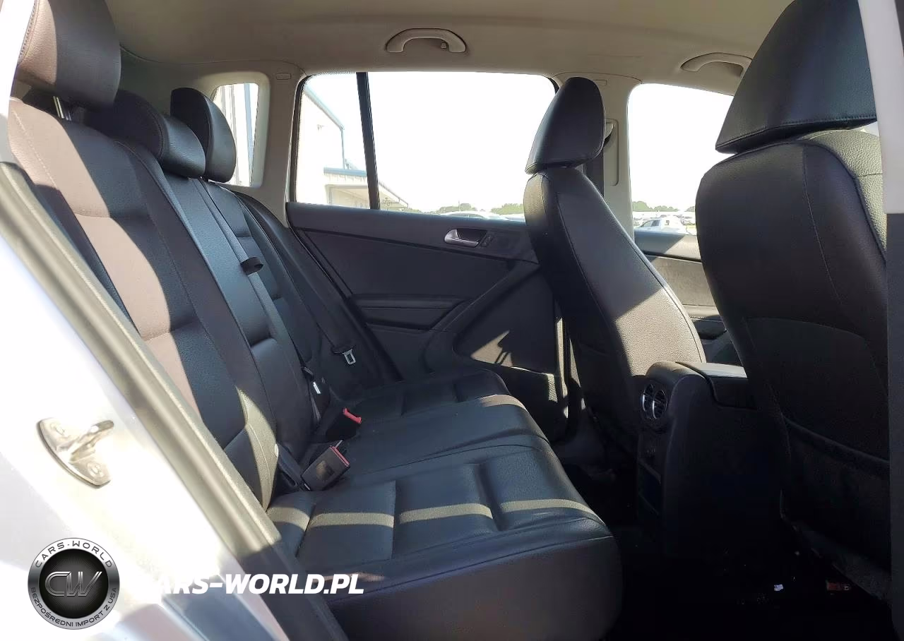 2016 Volkswagen Tiguan S VIN:WVGAV7AXXGK000379 - 11