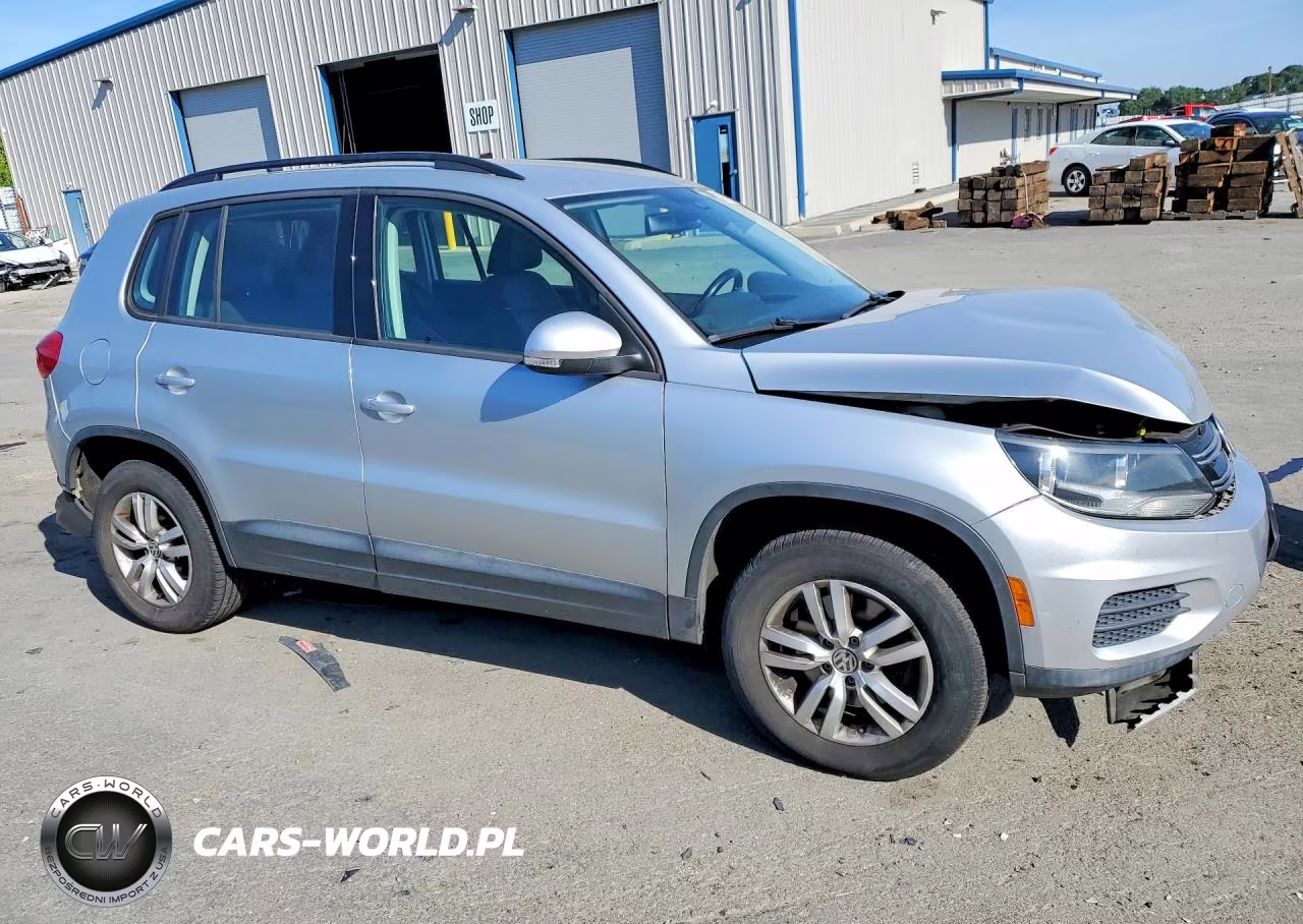 2016 Volkswagen Tiguan S VIN:WVGAV7AXXGK000379 - 4