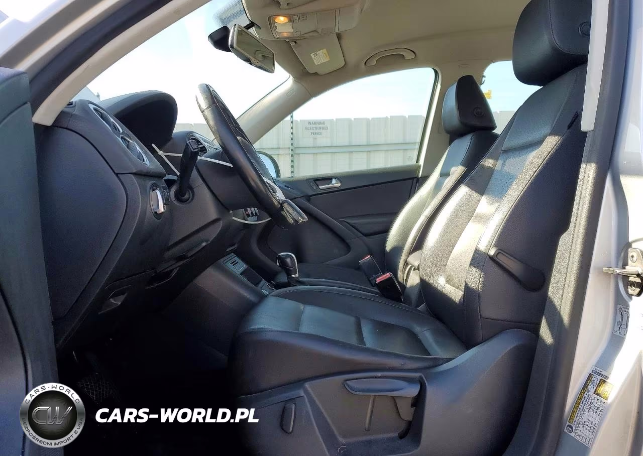 2016 Volkswagen Tiguan S VIN:WVGAV7AXXGK000379 - 7