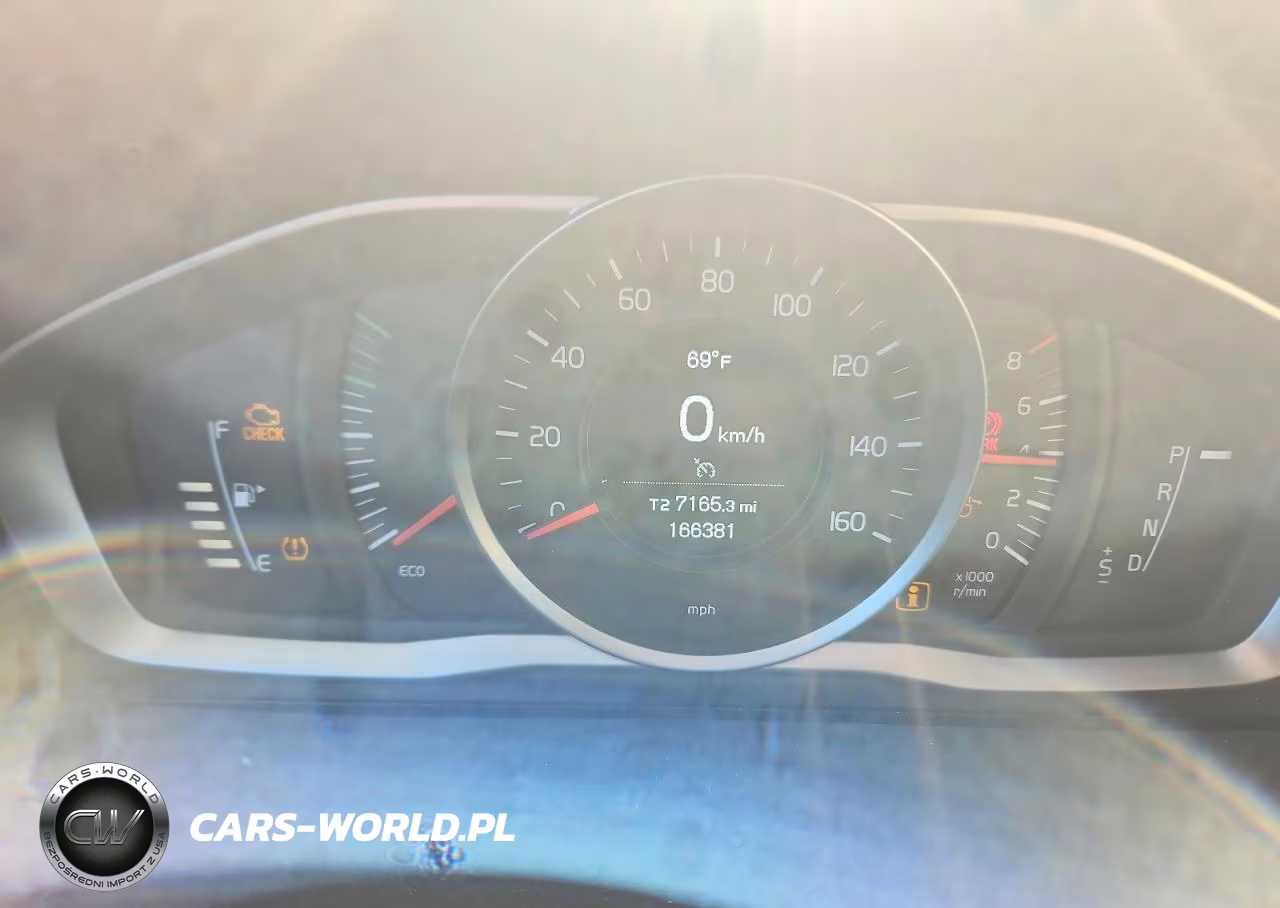 2017 Volvo S60 Dynamic VIN:YV140MTL7H2429127 - 9