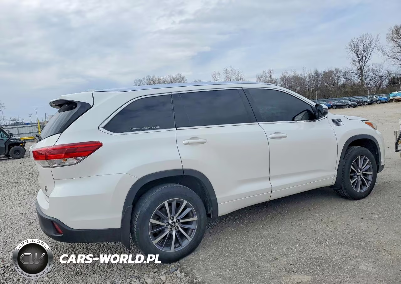 2018 Toyota Highlander Xle VIN:5TDJZRFH3JS816436 - 3