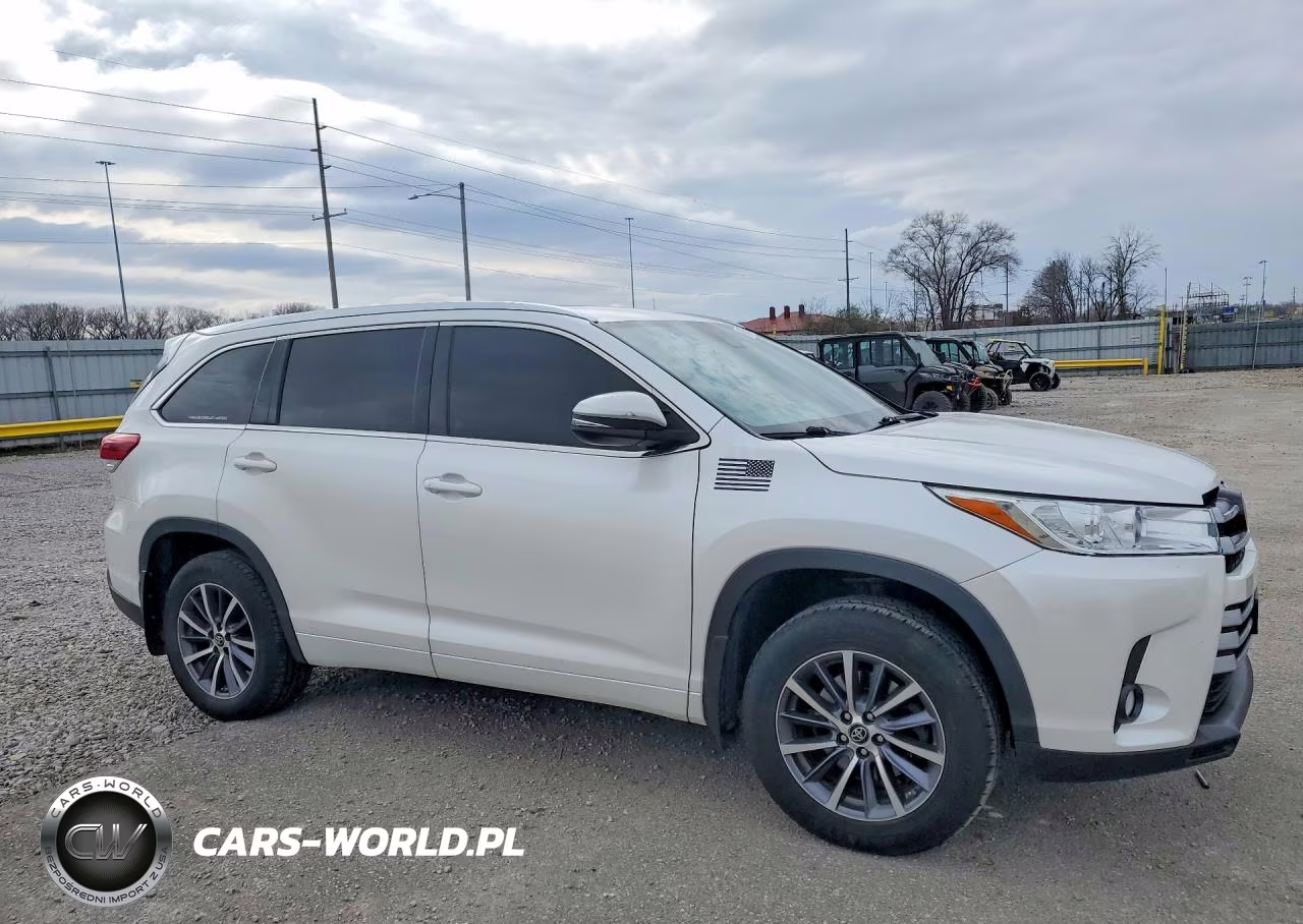 2018 Toyota Highlander Xle VIN:5TDJZRFH3JS816436 - 4