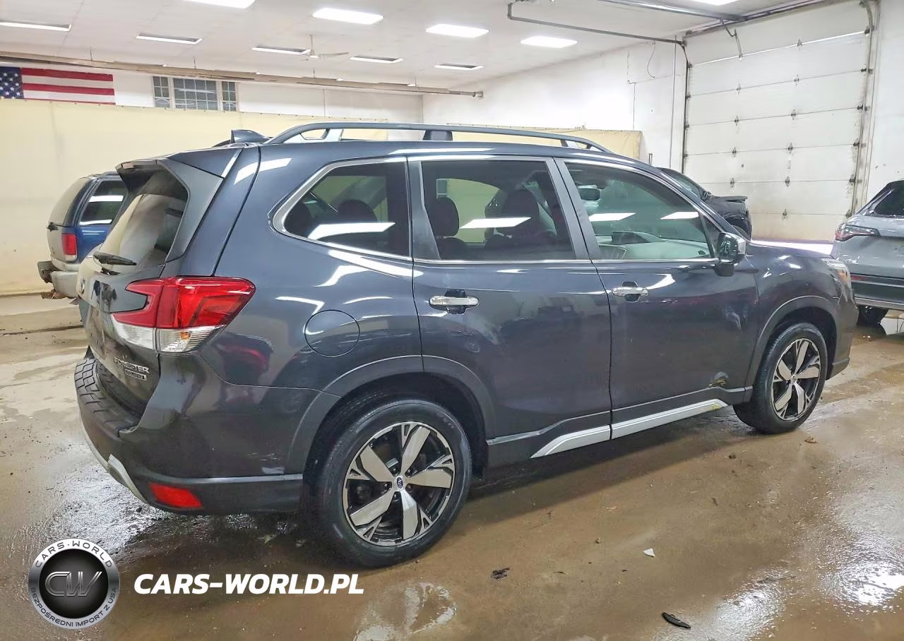 2019 Subaru Forester Touring VIN:JF2SKAWC1KH548041 - 3