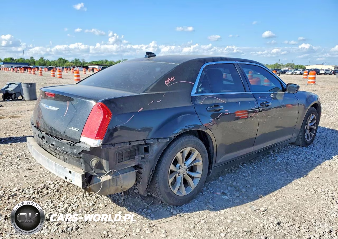 2018 Chrysler 300 Touring VIN:2C3CCAAG1JH308365 - 3
