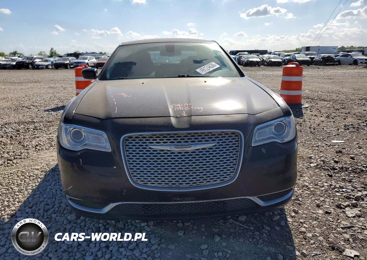 2018 Chrysler 300 Touring VIN:2C3CCAAG1JH308365 - 5