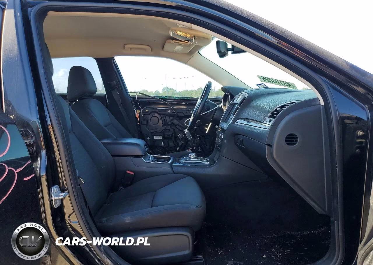 2018 Chrysler 300 Touring VIN:2C3CCAAG1JH308365 - 7