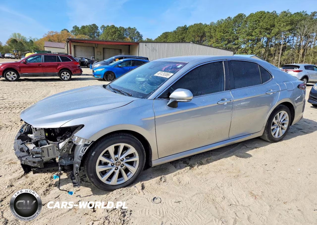 2023 Toyota Camry Le – zdjęcie 1 z 13
