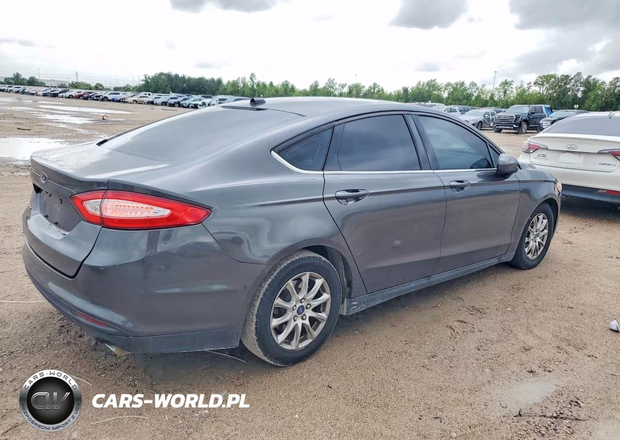 2015 Ford Fusion S VIN:1FA6P0G7XF5128904 - 3