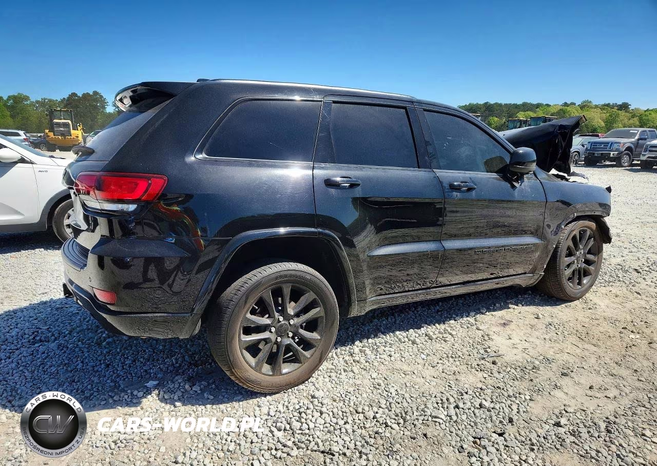 2022 Jeep Grand Cherokee Laredo E VIN:1C4RJFAG6NC142636 - 3