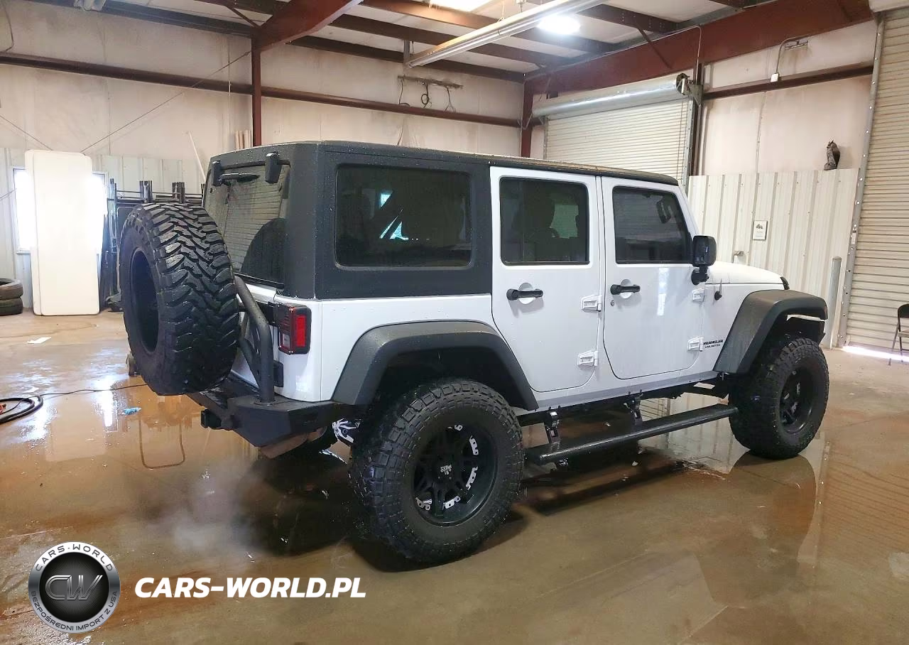 2014 Jeep Wrangler Unlimited Sport VIN:1C4BJWDG8EL322827 - 3