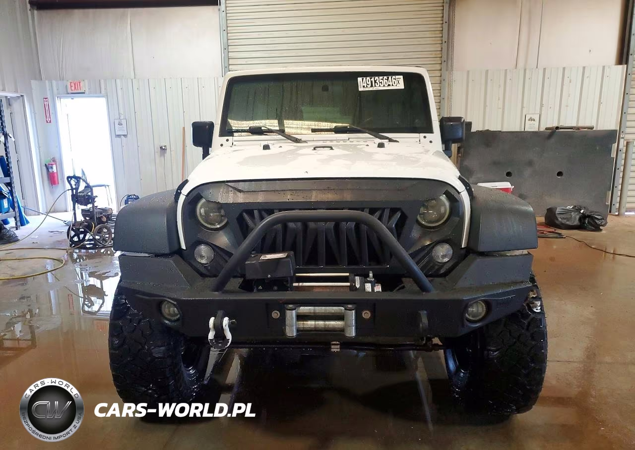 2014 Jeep Wrangler Unlimited Sport VIN:1C4BJWDG8EL322827 - 5