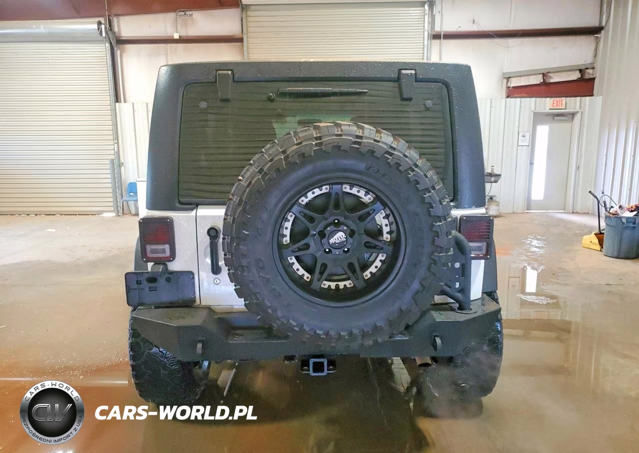 2014 Jeep Wrangler Unlimited Sport VIN:1C4BJWDG8EL322827 - 6