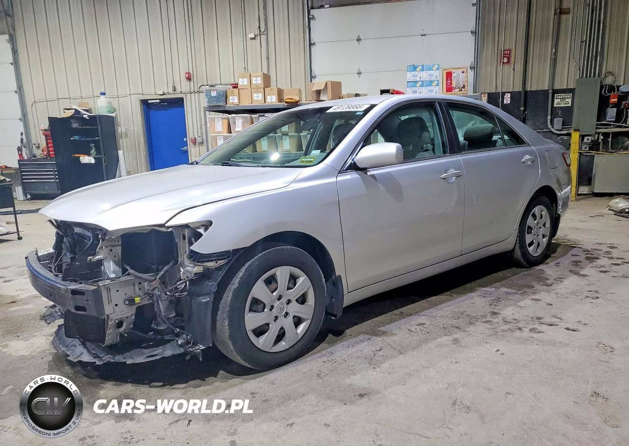 2010 Toyota Camry Le – zdjęcie 1 z 13