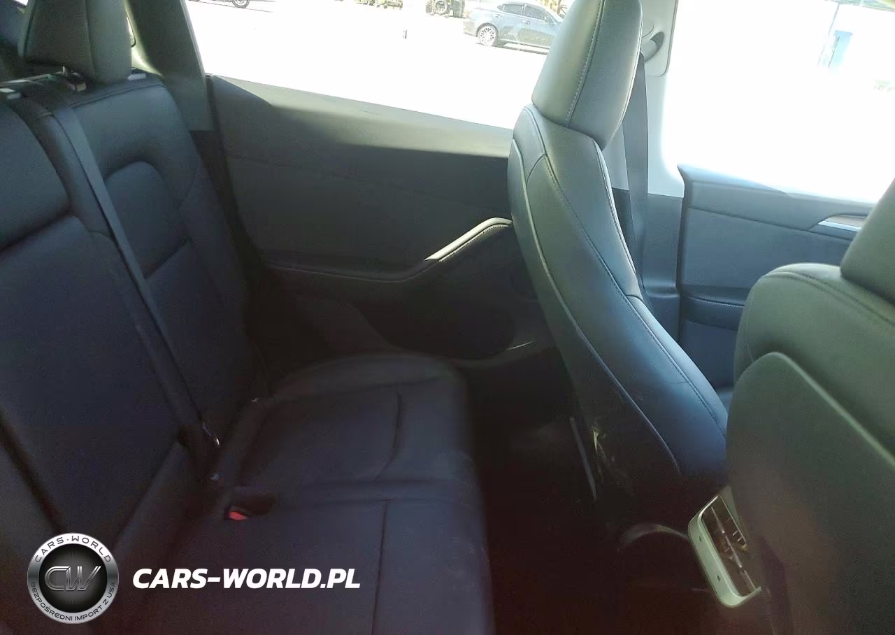 2024 Tesla Model Y VIN:7SAYGDEF2RA267898 - 11