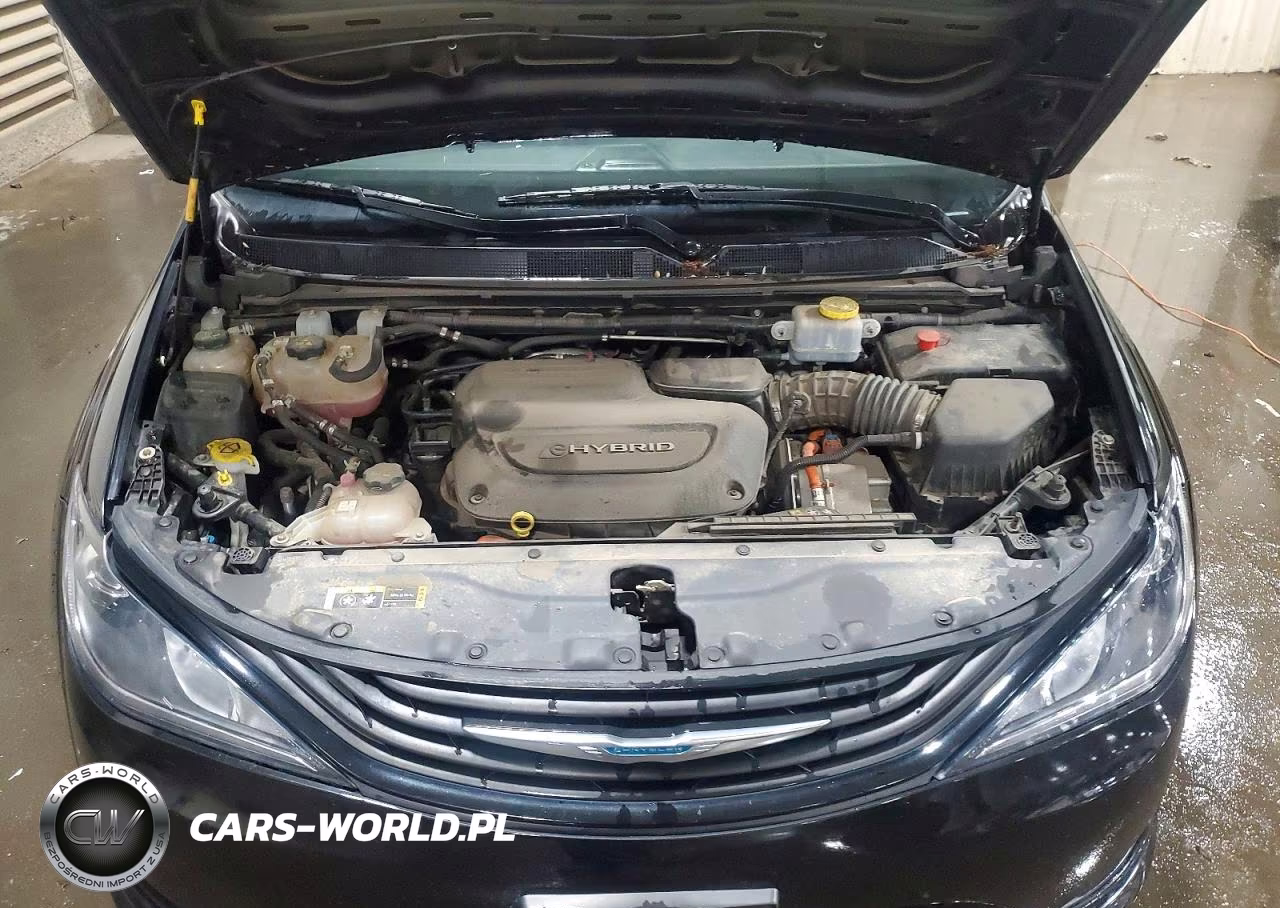 2018 Chrysler Pacifica Hybrid Touring L VIN:2C4RC1L70JR340625 - 12