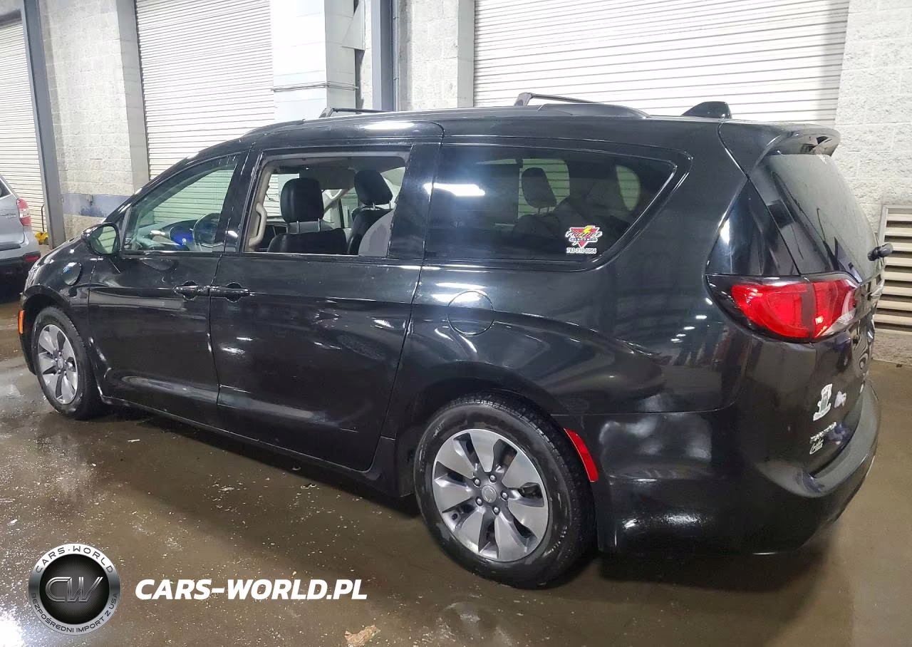 2018 Chrysler Pacifica Hybrid Touring L VIN:2C4RC1L70JR340625 - 2