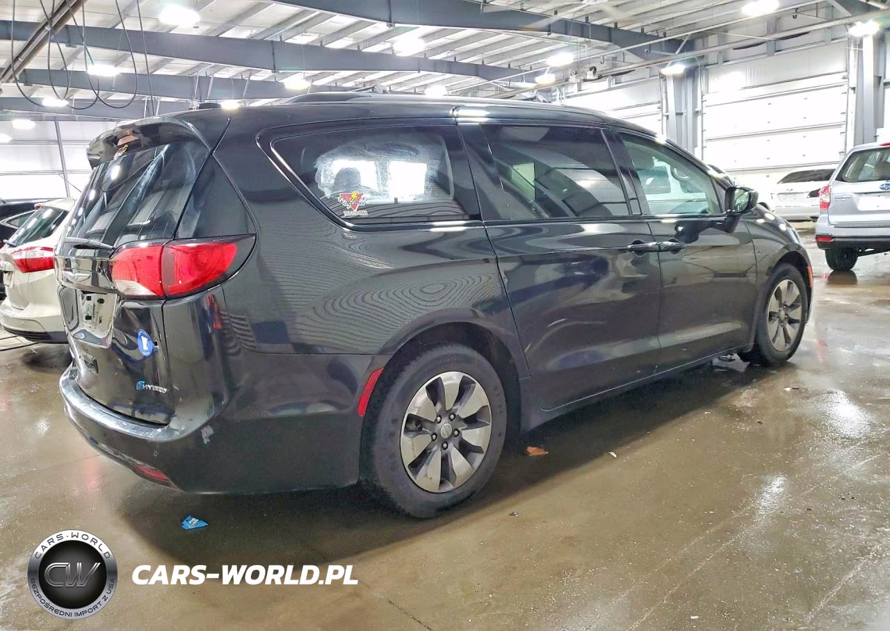 2018 Chrysler Pacifica Hybrid Touring L VIN:2C4RC1L70JR340625 - 3
