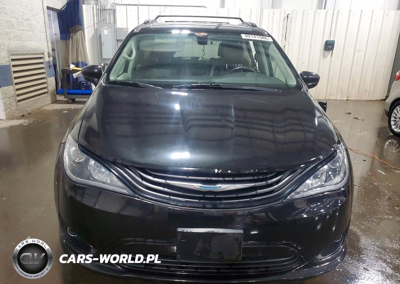 2018 Chrysler Pacifica Hybrid Touring L VIN:2C4RC1L70JR340625 - 5