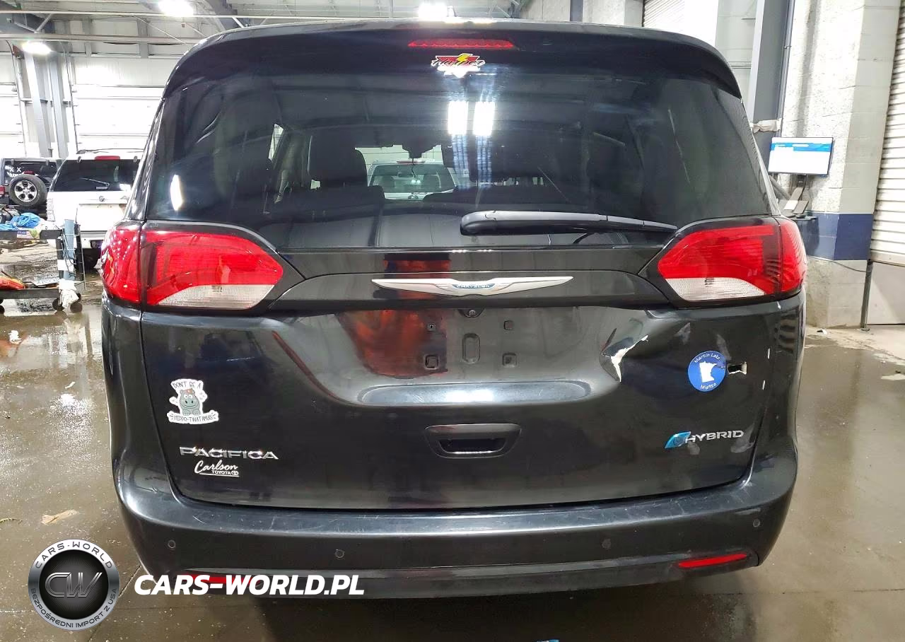 2018 Chrysler Pacifica Hybrid Touring L VIN:2C4RC1L70JR340625 - 6
