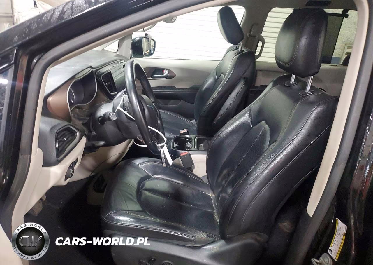 2018 Chrysler Pacifica Hybrid Touring L VIN:2C4RC1L70JR340625 - 7