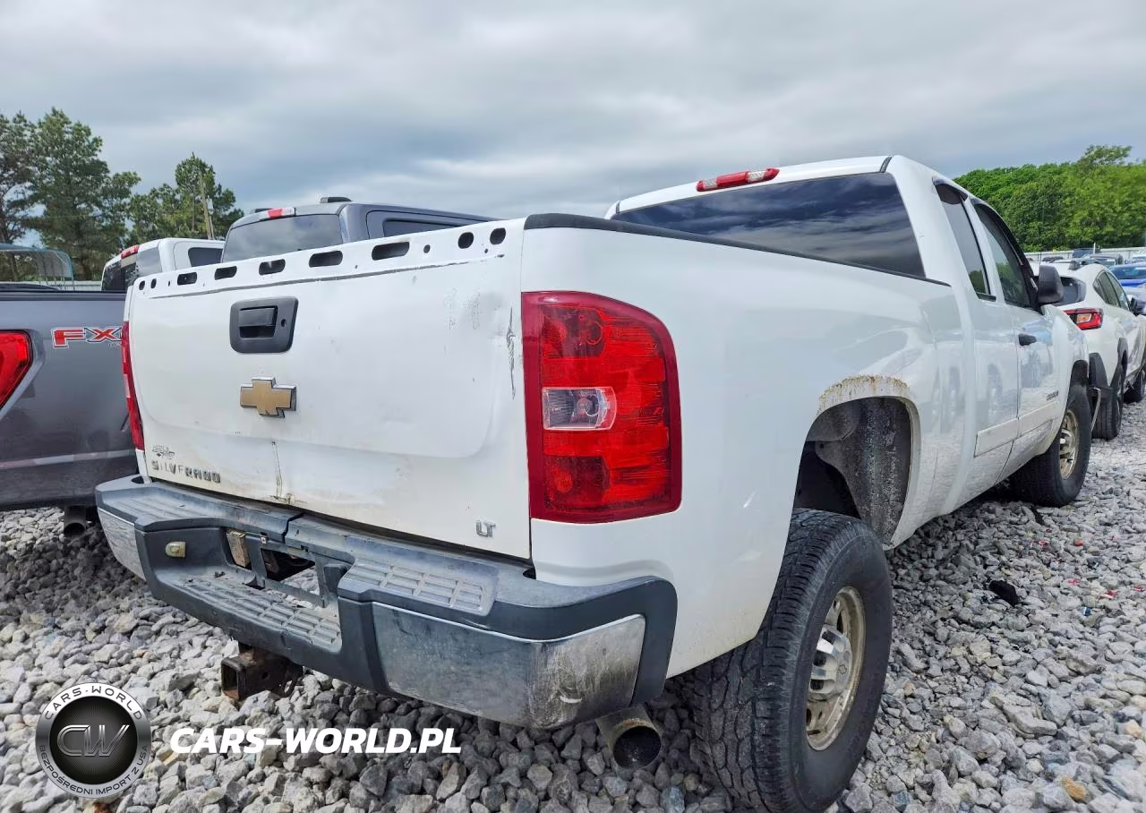 2008 Chevrolet Silverado C2500 Heavy Duty VIN:1GCHC29678E122480 - 3