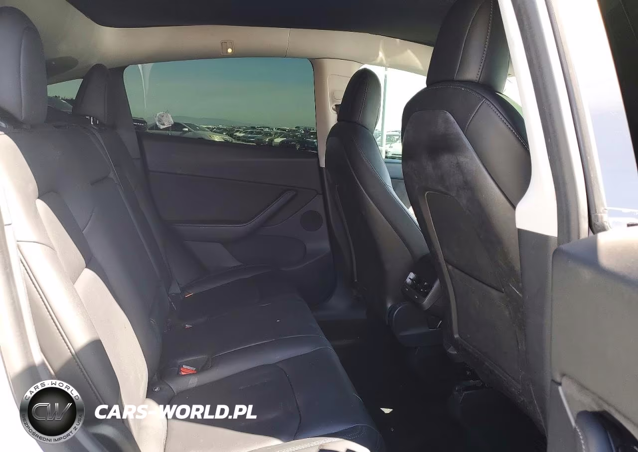 2020 Tesla Model Y VIN:5YJYGDEF8LF002989 - 10