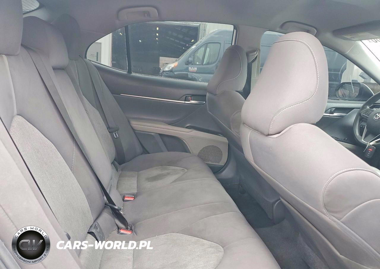 2021 Toyota Camry Hybrid Le VIN:4T1C31AKXMU556286 - 10