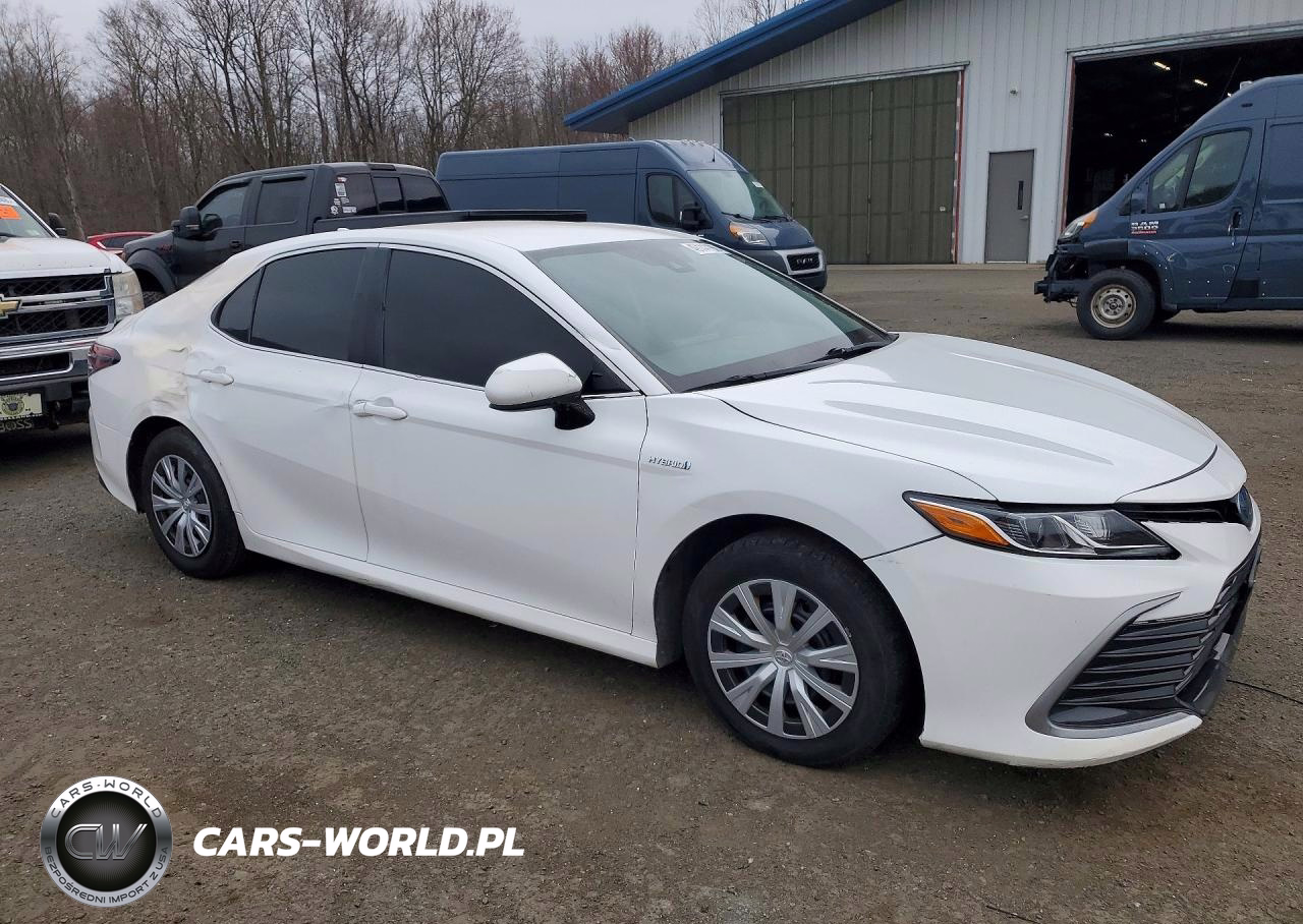 2021 Toyota Camry Hybrid Le VIN:4T1C31AKXMU556286 - 4