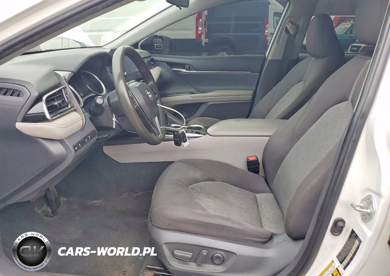 2021 Toyota Camry Hybrid Le VIN:4T1C31AKXMU556286 - 7