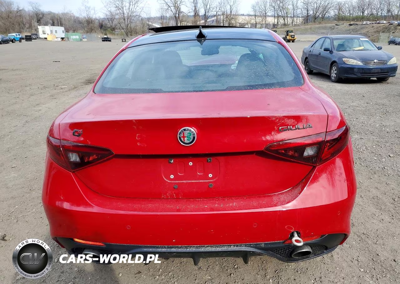 2018 Alfa Romeo Giulia Ti Q4 VIN:ZARFAEEN7J7597672 - 6