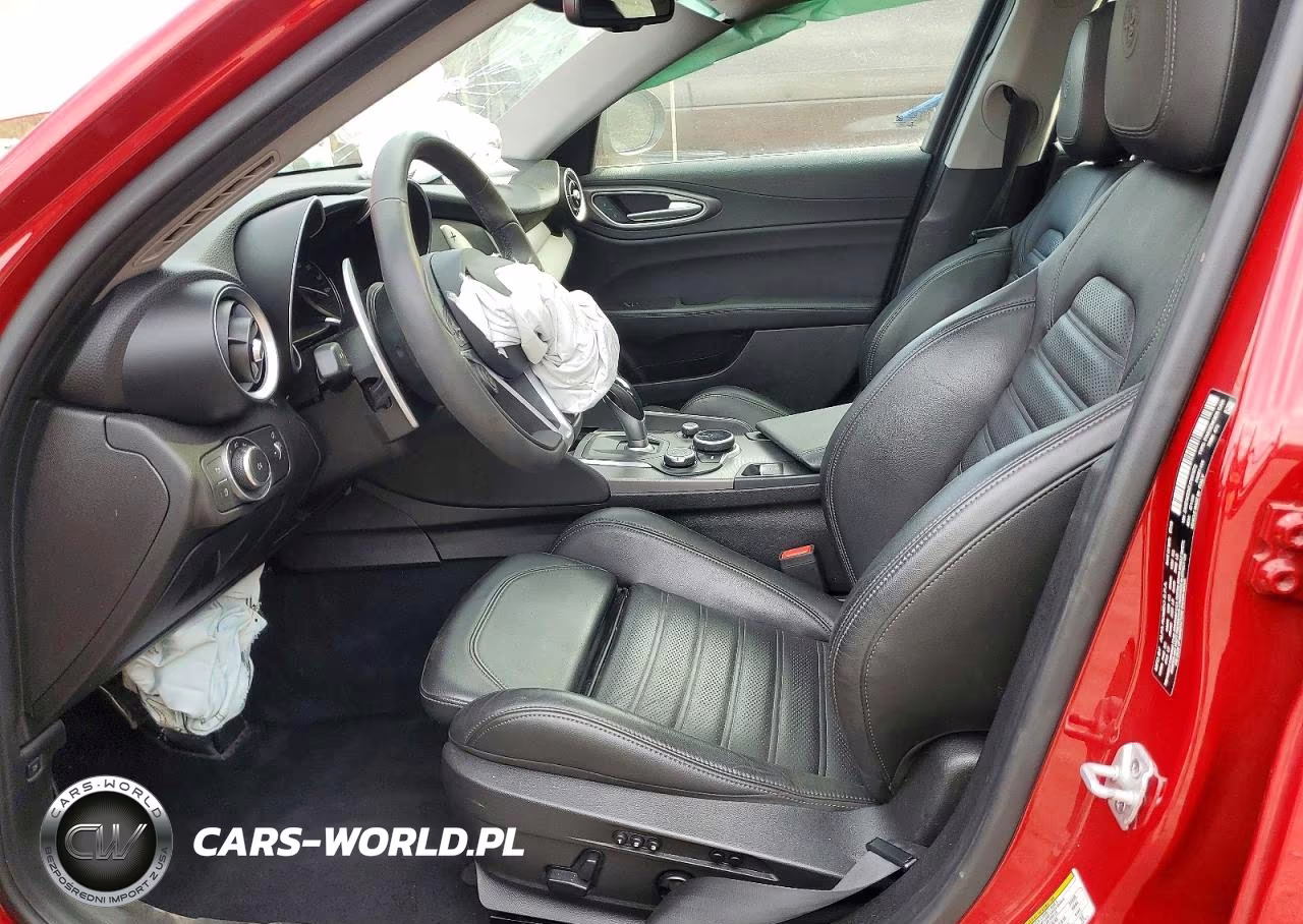 2018 Alfa Romeo Giulia Ti Q4 VIN:ZARFAEEN7J7597672 - 7