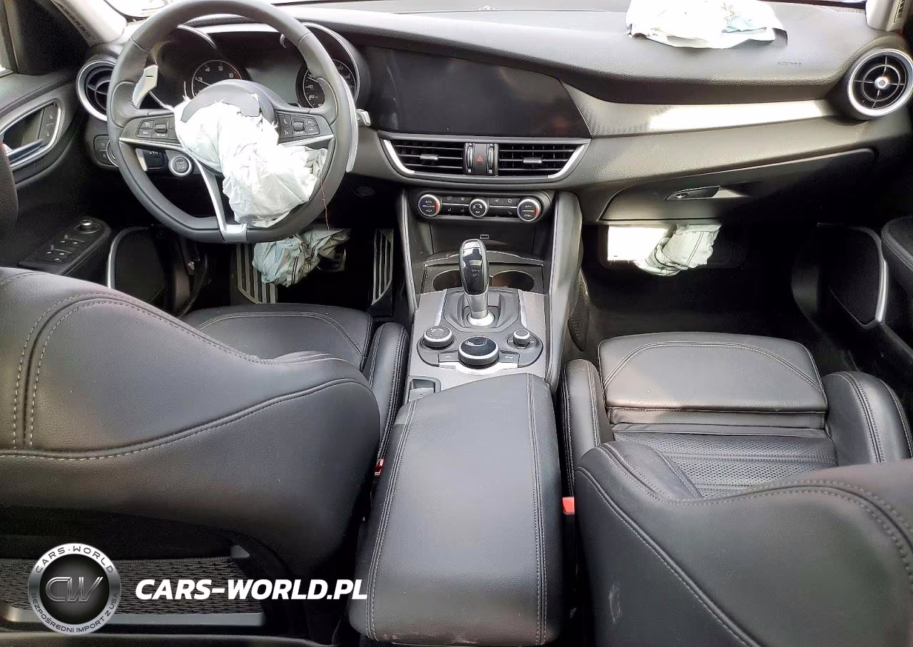 2018 Alfa Romeo Giulia Ti Q4 VIN:ZARFAEEN7J7597672 - 8