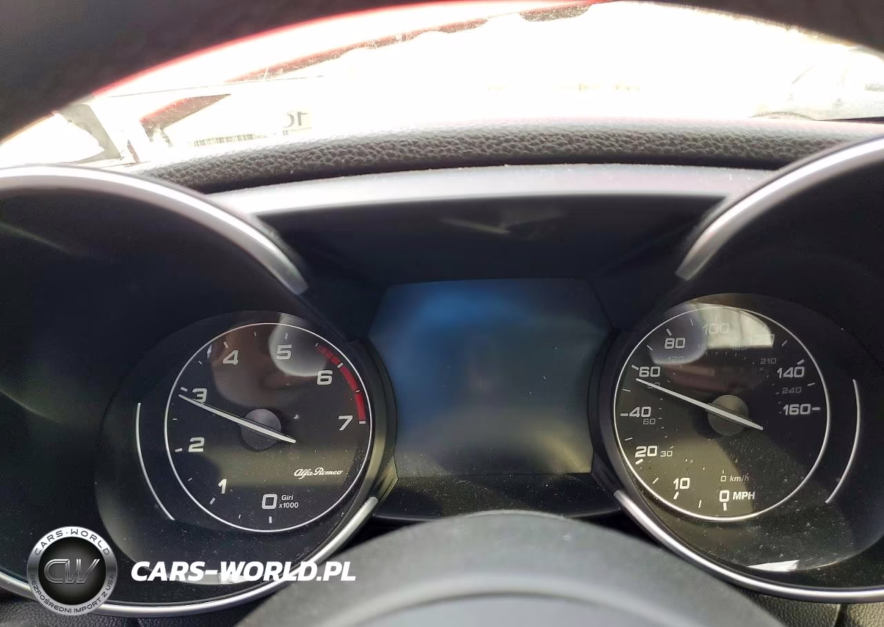2018 Alfa Romeo Giulia Ti Q4 VIN:ZARFAEEN7J7597672 - 9